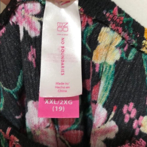 Off-the-Shoulder Floral Blouse with Lace - Picture 3 of 3